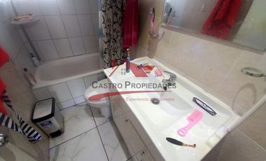 Hermosa Casa Dos Pisos Ampliada sin Regularizar, 4 Dormitorios, 2 Baños, Villa Los Cipreses, comuna de Quilicura