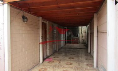 Casa de Dos Pisos Ampliada con 4 Dormitorios, 1 Baño, Villa San Enrique, Comuna de Quilicura.