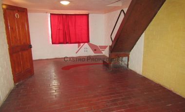 Casa de Dos Pisos Ampliada con 4 Dormitorios, 1 Baño, Villa San Enrique, Comuna de Quilicura.
