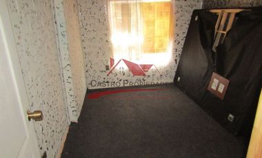 Casa de Dos Pisos Ampliada con 4 Dormitorios, 1 Baño, Villa San Enrique, Comuna de Quilicura.