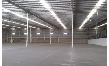 FUNCIONAL NAVE INDUSTRIAL DE 6,380 M2 CON 7 ANDENES, 7 M. ALTURA. SUPER PRECIO.