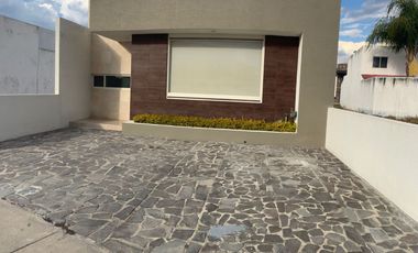 CASA DE UNA PLANTA EN RENTA EL MAYORAZGO RESIDENCIAL LEON GTO, ZONA SUR.