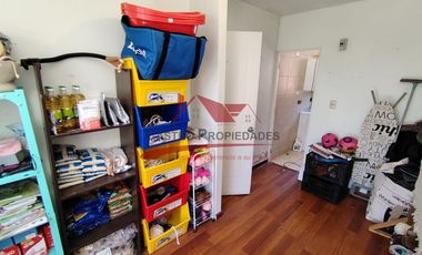 Hermosa Casa de Tres Pisos con 6 Dormitorios, 4 Baños, Valle Lo Campino, Comuna de Quilicura.