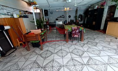Casa de Un Piso con 3 Dormitorios 2 Baños, mas Una de Dos Pisos con 3 Dormitorios, 1 Baño, Comuna de Quilicura.