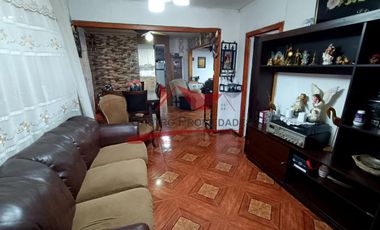Casa de Un Piso con 3 Dormitorios 2 Baños, mas Una de Dos Pisos con 3 Dormitorios, 1 Baño, Comuna de Quilicura.