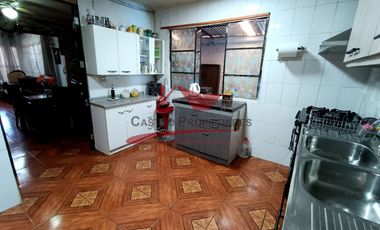 Casa de Un Piso con 3 Dormitorios 2 Baños, mas Una de Dos Pisos con 3 Dormitorios, 1 Baño, Comuna de Quilicura.