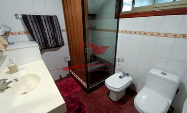 Casa de Un Piso con 3 Dormitorios 2 Baños, mas Una de Dos Pisos con 3 Dormitorios, 1 Baño, Comuna de Quilicura.