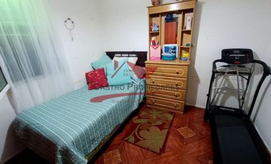 Casa de Un Piso con 3 Dormitorios 2 Baños, mas Una de Dos Pisos con 3 Dormitorios, 1 Baño, Comuna de Quilicura.