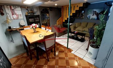 Casa de Un Piso con 3 Dormitorios 2 Baños, mas Una de Dos Pisos con 3 Dormitorios, 1 Baño, Comuna de Quilicura.