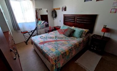 Casa de Un Piso con 3 Dormitorios 2 Baños, mas Una de Dos Pisos con 3 Dormitorios, 1 Baño, Comuna de Quilicura.