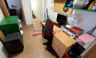 Casa de Un Piso con 3 Dormitorios 2 Baños, mas Una de Dos Pisos con 3 Dormitorios, 1 Baño, Comuna de Quilicura.