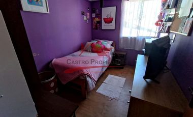 Casa de Un Piso con 3 Dormitorios 2 Baños, mas Una de Dos Pisos con 3 Dormitorios, 1 Baño, Comuna de Quilicura.