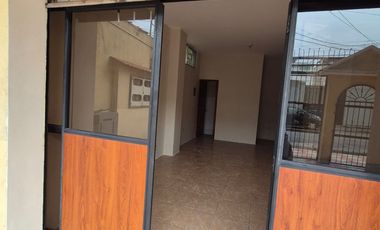 Local Comercial en Alquiler en Cdla Guayaquil, Sector Mall del Sol, 1 Baño, Norte de Guayaquil.