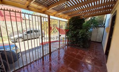 Hermosa Casa Esquina con Local Comercial, 5 Dormitorios, 2 Baños, Comuna de Quilicura