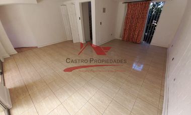 Hermosa Casa Esquina con Local Comercial, 5 Dormitorios, 2 Baños, Comuna de Quilicura