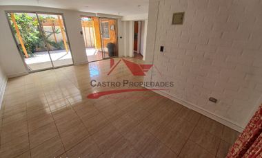 Hermosa Casa Esquina con Local Comercial, 5 Dormitorios, 2 Baños, Comuna de Quilicura