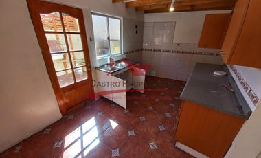 Hermosa Casa Esquina con Local Comercial, 5 Dormitorios, 2 Baños, Comuna de Quilicura