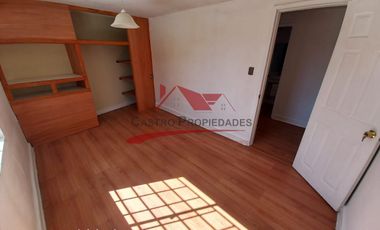 Hermosa Casa Esquina con Local Comercial, 5 Dormitorios, 2 Baños, Comuna de Quilicura
