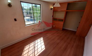 Hermosa Casa Esquina con Local Comercial, 5 Dormitorios, 2 Baños, Comuna de Quilicura