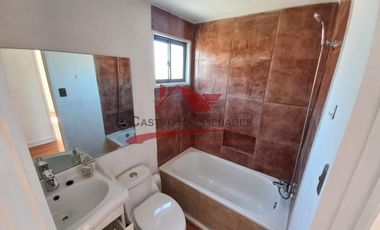 Hermosa Casa Esquina con Local Comercial, 5 Dormitorios, 2 Baños, Comuna de Quilicura