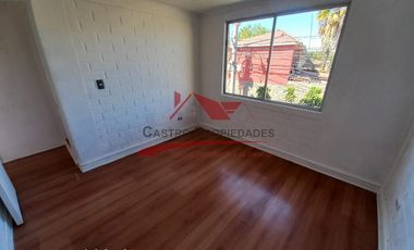 Hermosa Casa Esquina con Local Comercial, 5 Dormitorios, 2 Baños, Comuna de Quilicura