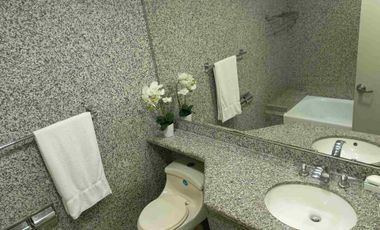 Venta de amplia Suite full amoblada en Torre I Hilton Colón 3 piso cerca Mall del Sol