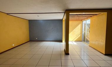 VENDO CASA $2,800,000 EN CHOLULA ZONA MOMOXPAN (CERCA DEL HUMBOLT) DOS NIVELES, TRES RECÁMARAS, CUARTO DE SERVICIO