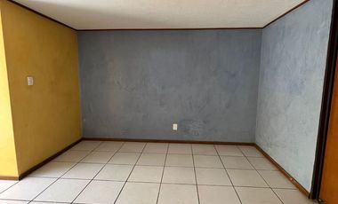 VENDO CASA $2,800,000 EN CHOLULA ZONA MOMOXPAN (CERCA DEL HUMBOLT) DOS NIVELES, TRES RECÁMARAS, CUARTO DE SERVICIO