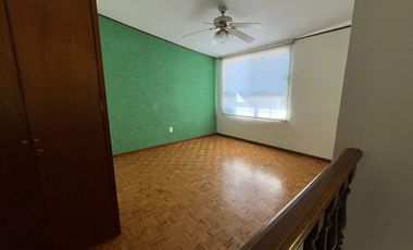 VENDO CASA $2,800,000 EN CHOLULA ZONA MOMOXPAN (CERCA DEL HUMBOLT) DOS NIVELES, TRES RECÁMARAS, CUARTO DE SERVICIO