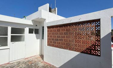 VENDO CASA $2,800,000 EN CHOLULA ZONA MOMOXPAN (CERCA DEL HUMBOLT) DOS NIVELES, TRES RECÁMARAS, CUARTO DE SERVICIO