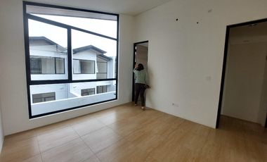 Dijual/Disewakan Rumah Siap Huni di Lippo Village