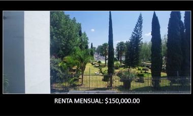 Local comercial en renta frente a Avenida Camelinas en Morelia