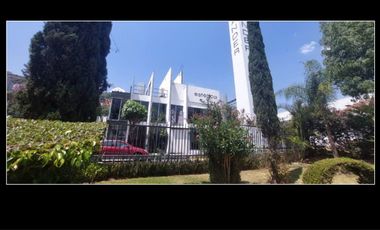 Local comercial en renta frente a Avenida Camelinas en Morelia