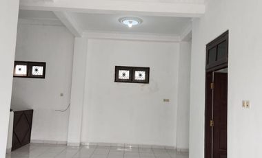 Two-story house for sale, suitable for large families, located in Nogotirto