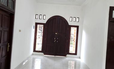 Two-story house for sale, suitable for large families, located in Nogotirto