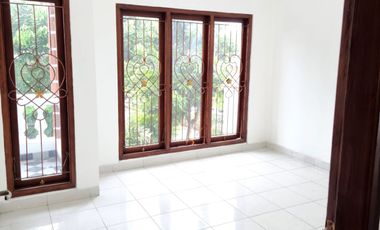 Two-story house for sale, suitable for large families, located in Nogotirto