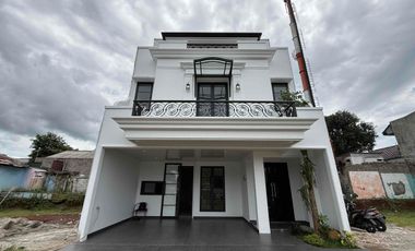Rumah Mewah 3 Lantai di Cibubur Jakarta Timur  Hunian Eksklusif Lokasi Strategis