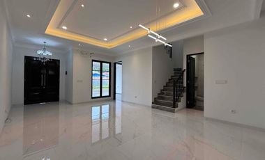 Rumah Mewah 3 Lantai di Cibubur Jakarta Timur  Hunian Eksklusif Lokasi Strategis