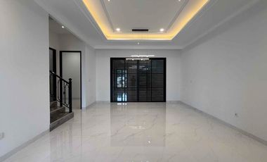 Rumah Mewah 3 Lantai di Cibubur Jakarta Timur  Hunian Eksklusif Lokasi Strategis