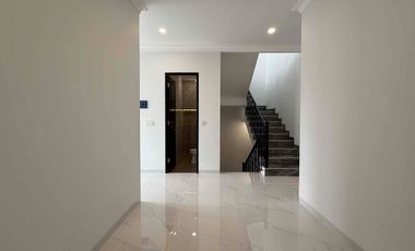 Rumah Mewah 3 Lantai di Cibubur Jakarta Timur  Hunian Eksklusif Lokasi Strategis