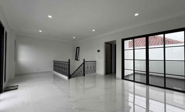Rumah Mewah 3 Lantai di Cibubur Jakarta Timur  Hunian Eksklusif Lokasi Strategis