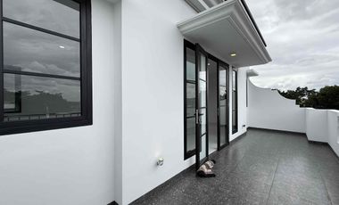 Rumah Mewah 3 Lantai di Cibubur Jakarta Timur  Hunian Eksklusif Lokasi Strategis