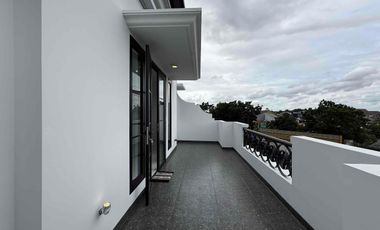 Rumah Mewah 3 Lantai di Cibubur Jakarta Timur  Hunian Eksklusif Lokasi Strategis