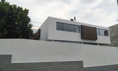 VENTA DE ESPECTACULAR CASA TOTALMENTE REMODELADA EN CIUDAD SATELITE