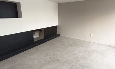 VENTA DE ESPECTACULAR CASA TOTALMENTE REMODELADA EN CIUDAD SATELITE