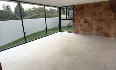 VENTA DE ESPECTACULAR CASA TOTALMENTE REMODELADA EN CIUDAD SATELITE