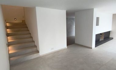 VENTA DE ESPECTACULAR CASA TOTALMENTE REMODELADA EN CIUDAD SATELITE