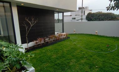 VENTA DE ESPECTACULAR CASA TOTALMENTE REMODELADA EN CIUDAD SATELITE