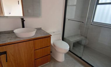 VENTA DE ESPECTACULAR CASA TOTALMENTE REMODELADA EN CIUDAD SATELITE