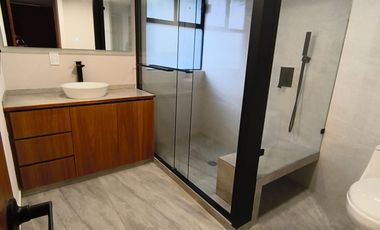 VENTA DE ESPECTACULAR CASA TOTALMENTE REMODELADA EN CIUDAD SATELITE